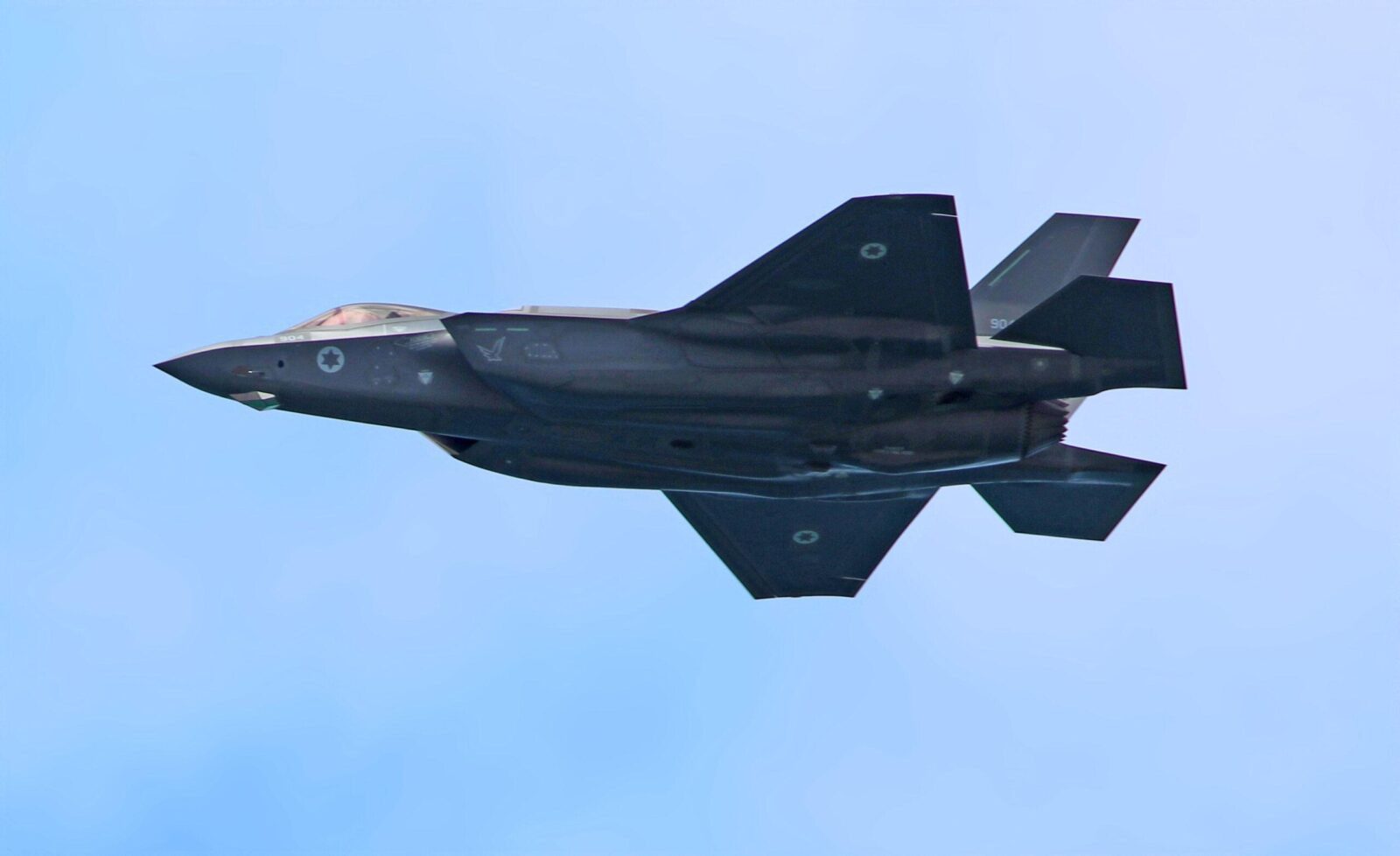 f 35i air force fly by on tel aviv beach 2019 img 3716