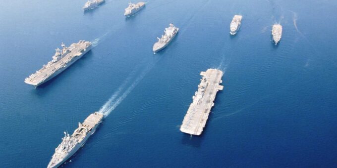 fleet of military ships at sea in arabian gulf may 2003 200200836 001 59ab108e03f4020011e771c7