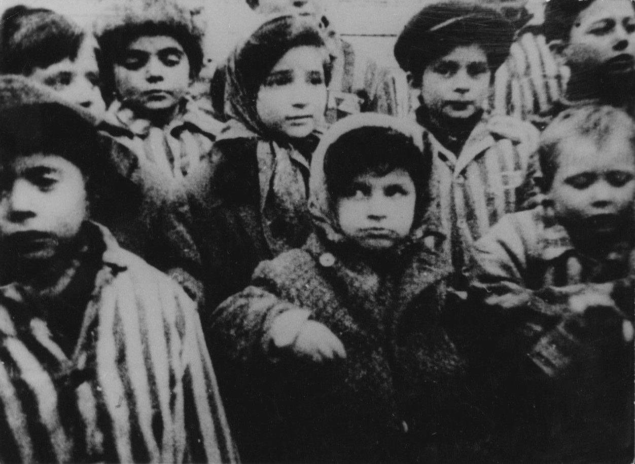 ed0364ef3e10b2c2cd5461ce87004b9789891be2be8aaa5b074b70a789c87af4 Auschwitz