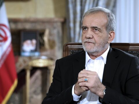 Президент Ирана: "Против нас ведется полномасштабная экономическая война" Президент Ирана: "Против нас ведется полномасштабная экономическая война"