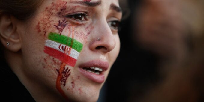 Протестующие в Иране взяли под контроль два города