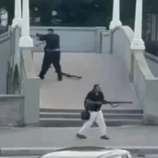 Лейбл Лазаров, получивший тяжелые ранения в результате теракта в Сиднее на Хануку: «Я сказал раненому полицейскому: „Дай мне свой пистолет“. Он отказался»